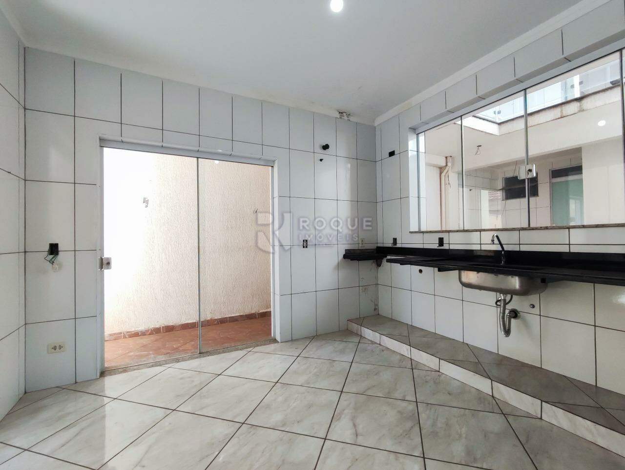 Casa Residencial à venda no bairro Vila Cristovam: COZINHA
