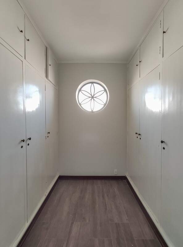 Casa Comercial para aluguel no bairro Vila Paraiso: Closet sala 6 segundo andar 