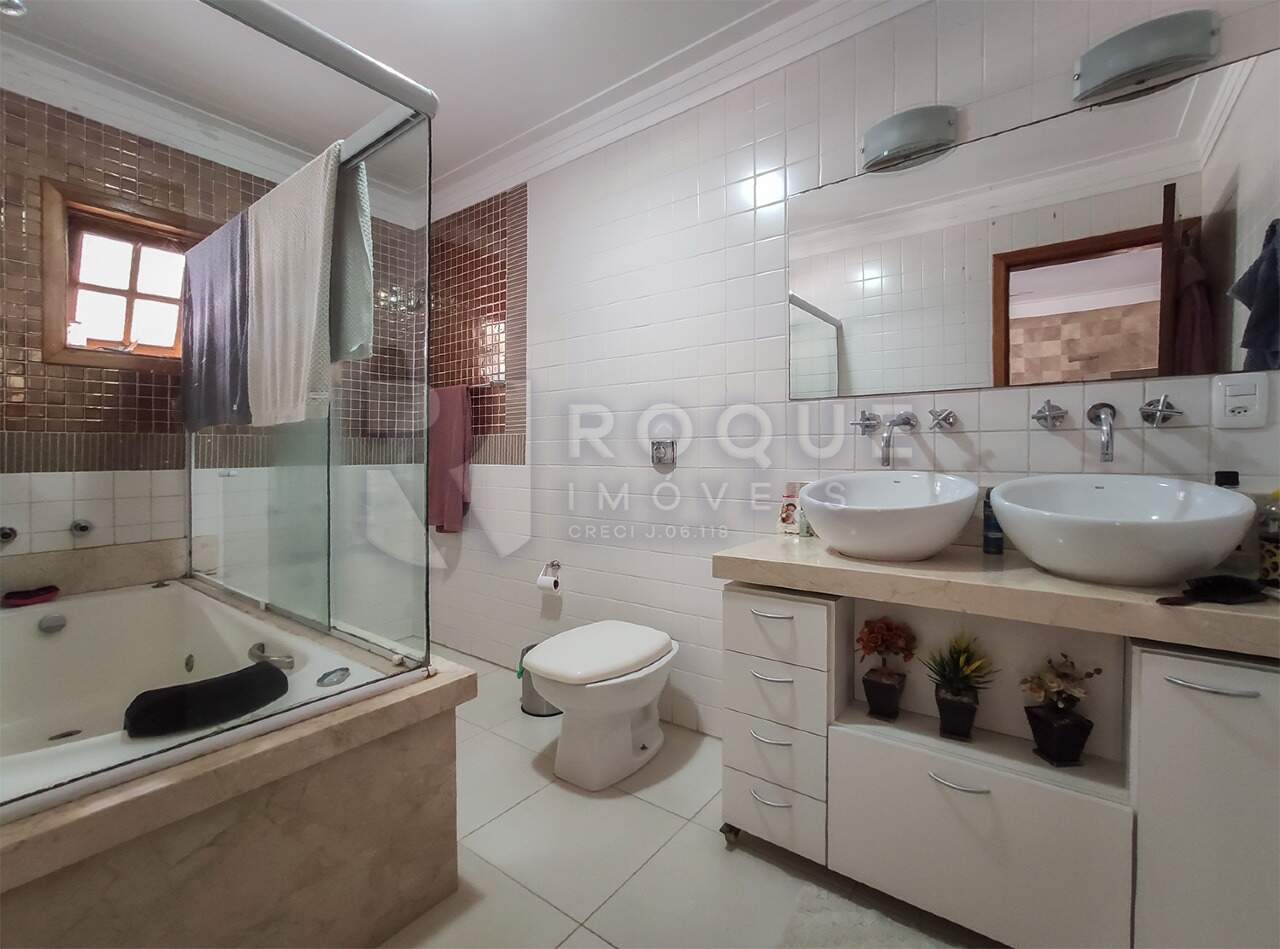 Chácara à venda no bairro Jardim Residencial Recanto Alvorada: WC suíte 