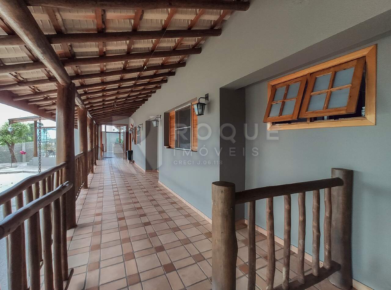 Chácara à venda no bairro Jardim Residencial Recanto Alvorada: Varanda 