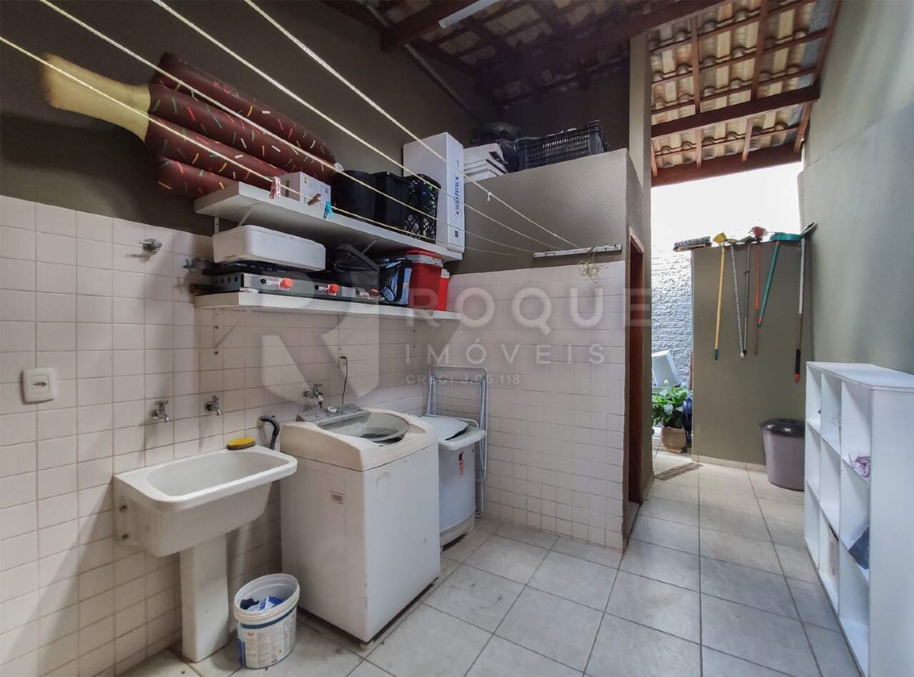 Chácara à venda no bairro Jardim Residencial Recanto Alvorada: Área de serviço fundo 