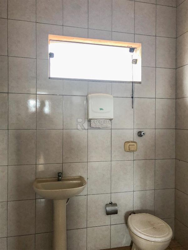 Salas/Conjuntos para aluguel no bairro Vila Cristovam: WC 1 em comum 
