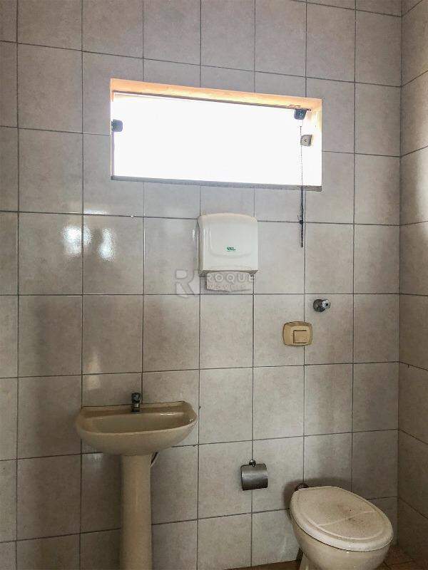Salas/Conjuntos para aluguel no bairro Vila Santa Rosália: WC 1 em comum 