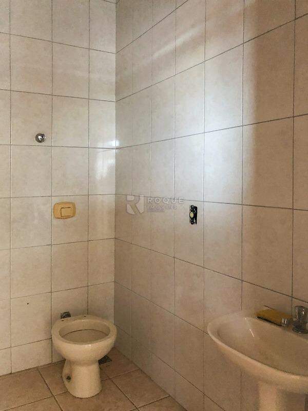 Salas/Conjuntos para aluguel no bairro Vila Cristovam: WC 3 em comum 