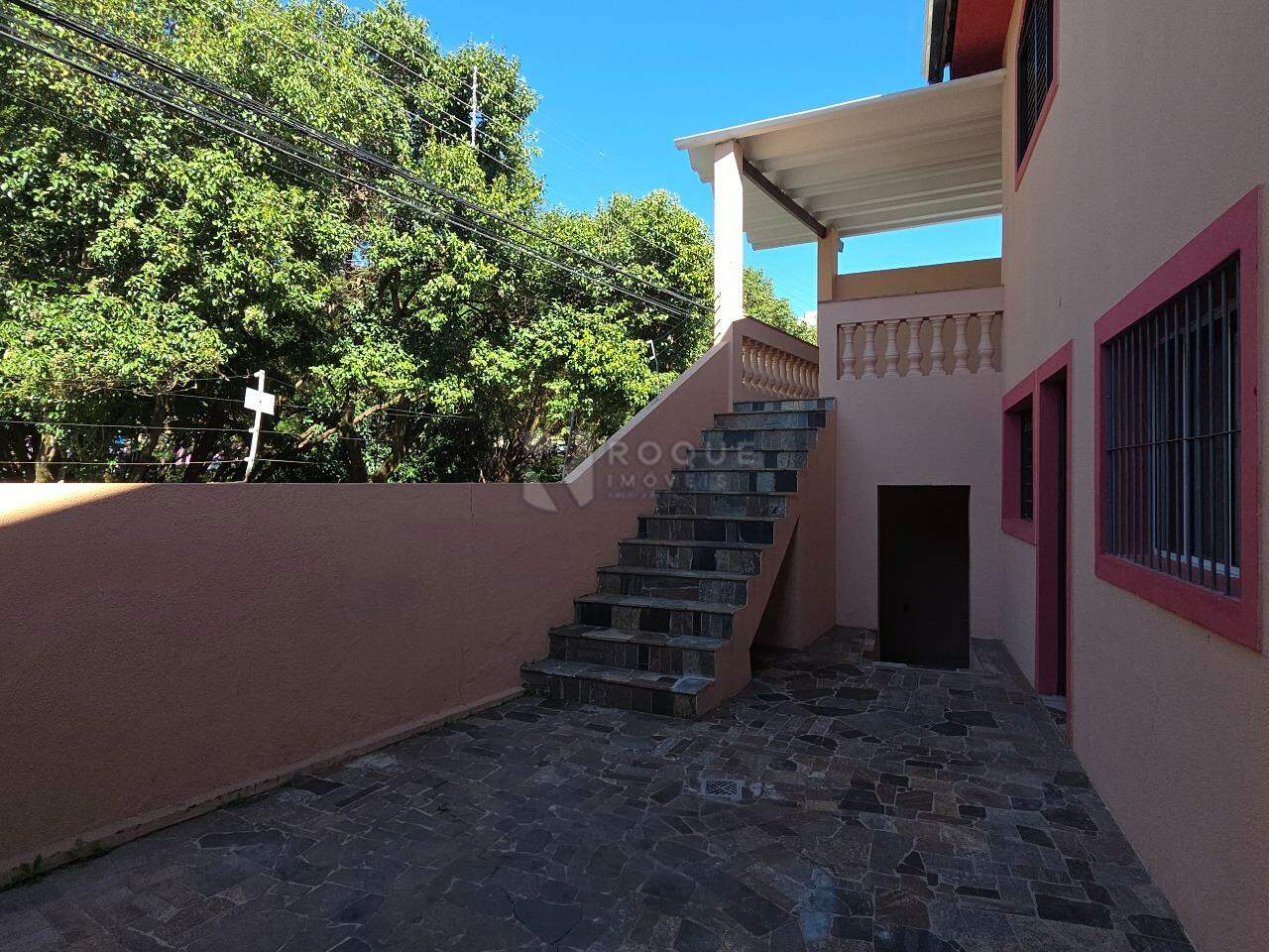 Casa Residencial para aluguel no bairro Jardim Maria Buchi Modeneis: Acesso varanda superior