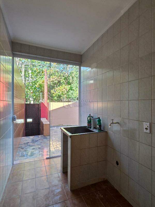 Casa Residencial para aluguel no bairro Jardim Maria Buchi Modeneis: Área de serviço
