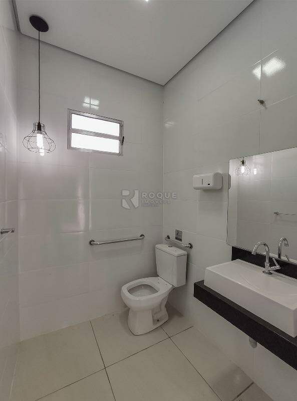 Salas/Conjuntos para aluguel no bairro Vila Cristovam: WC em comum 