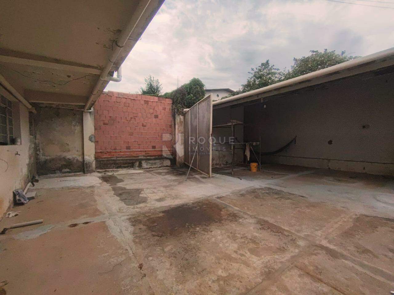 Casa Residencial para aluguel no bairro Centro: Quintal