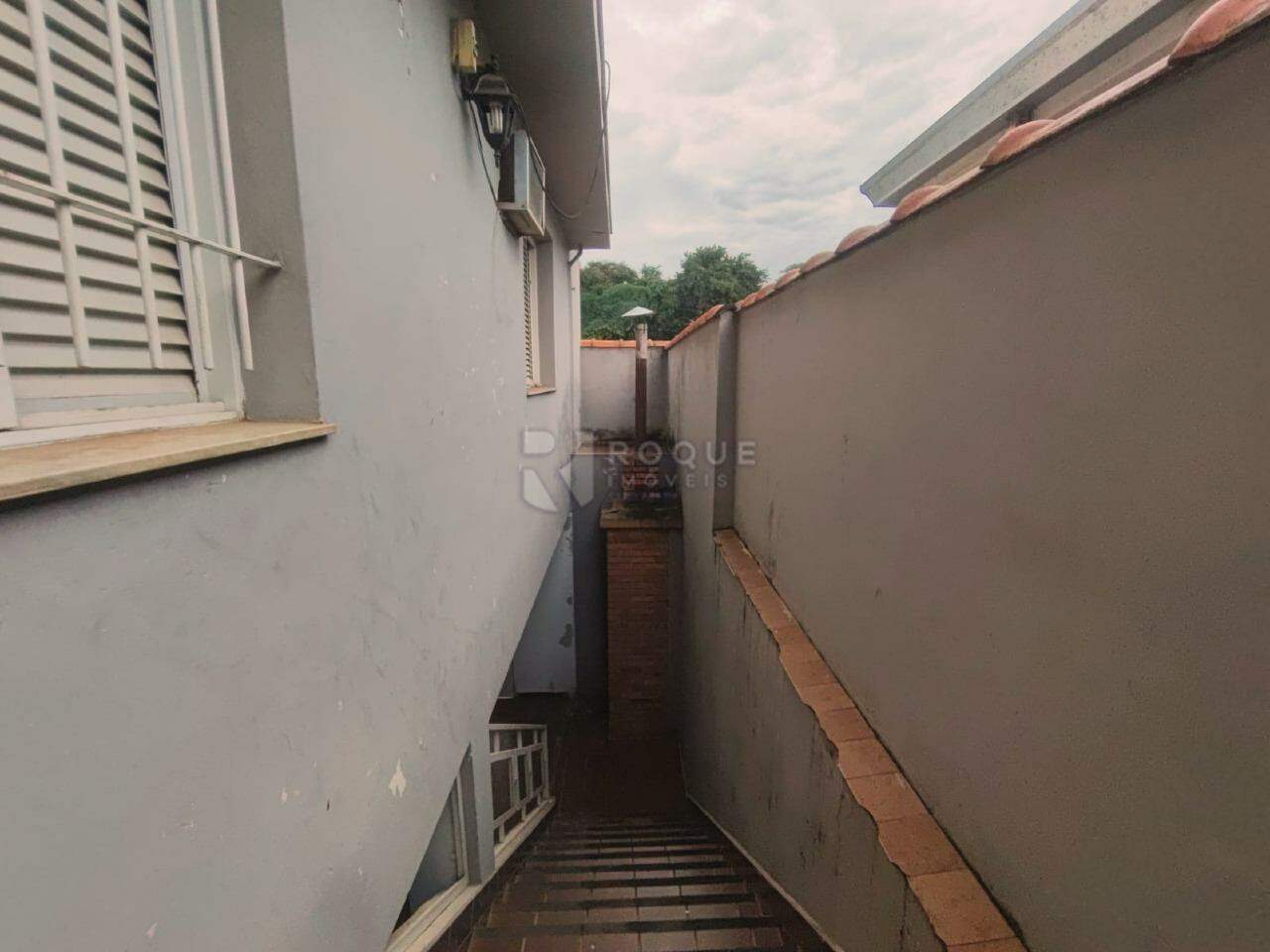 Casa Residencial para aluguel no bairro Centro: Quintal