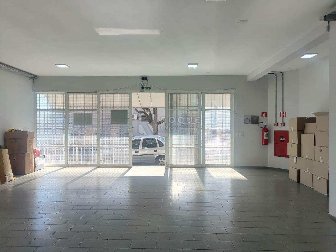Salão para aluguel no bairro Vila Esteves: Salão