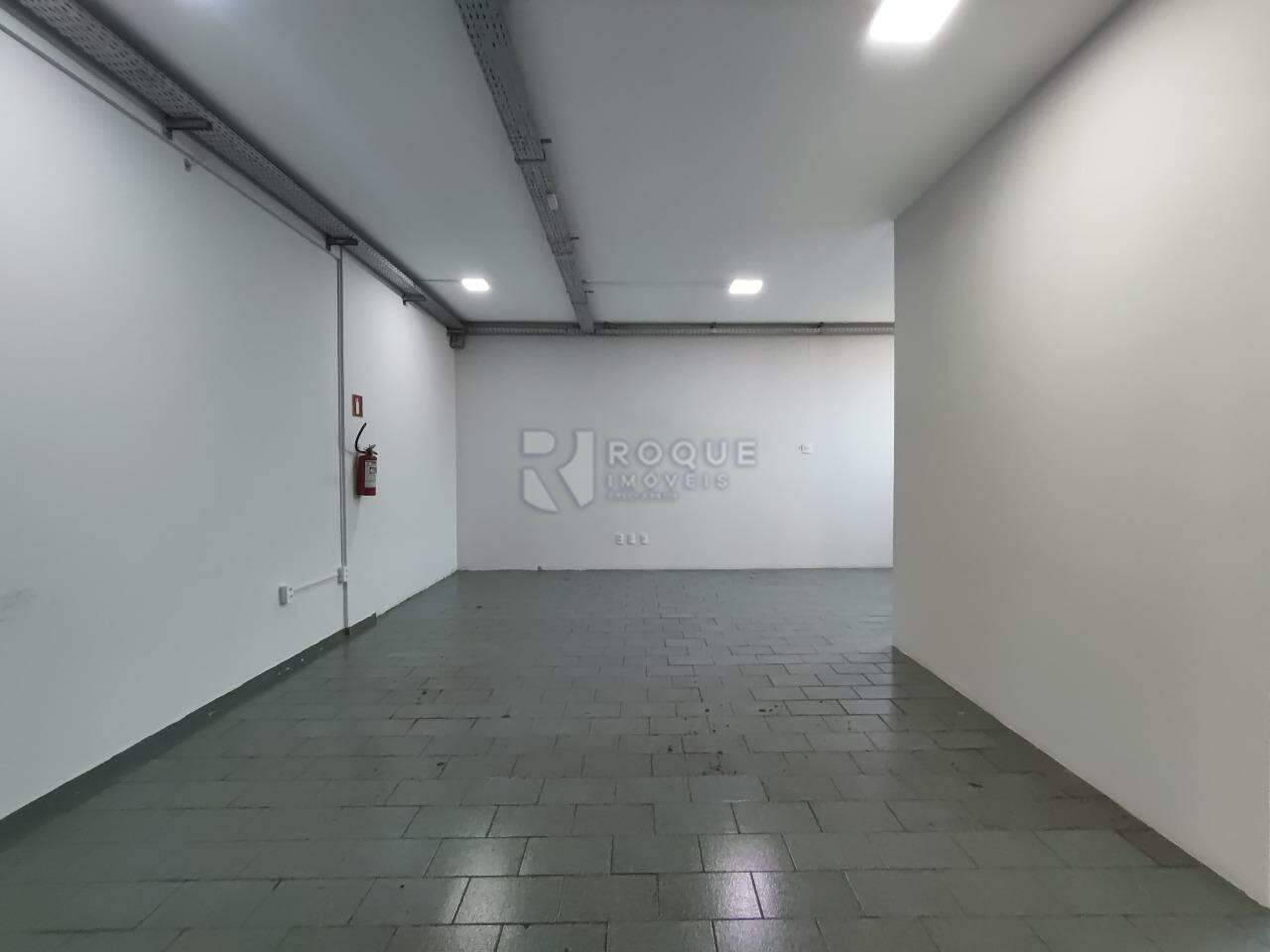 Salão para aluguel no bairro Vila Esteves: Salão