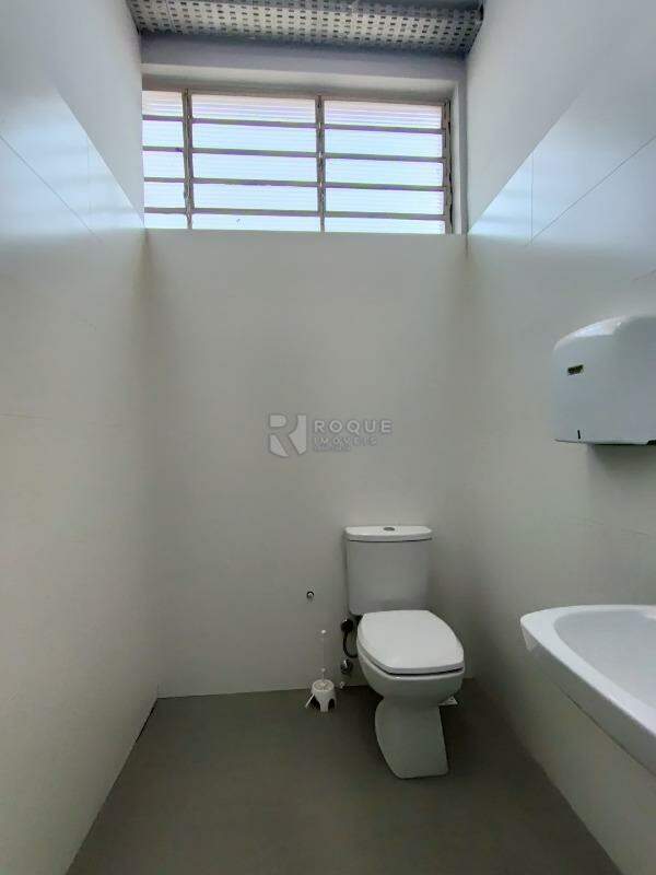 Salão para aluguel no bairro Vila Esteves: Wc social 01