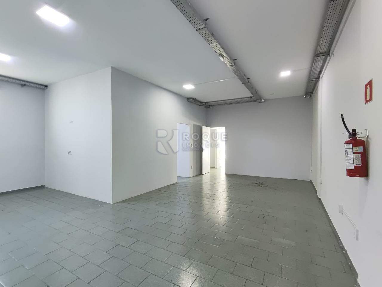 Salão para aluguel no bairro Vila Esteves: Salão
