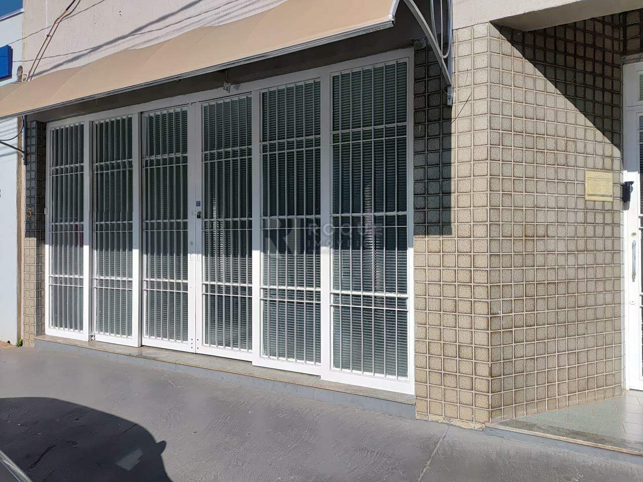 Salão para aluguel no bairro Vila Esteves: Fachada