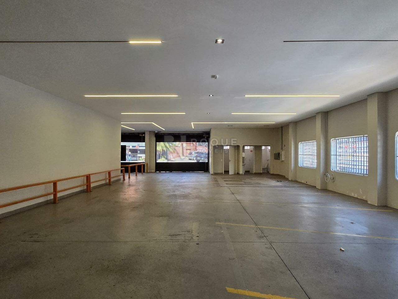 Barracão/Galpão para aluguel no bairro Vila São João: Estacionamento
