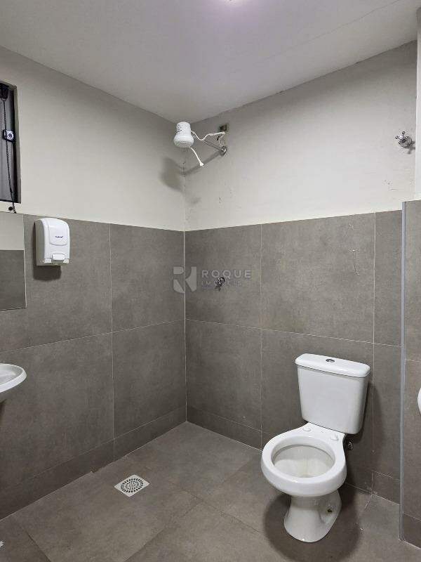 Barracão/Galpão para aluguel no bairro Vila São João: WC Fundos