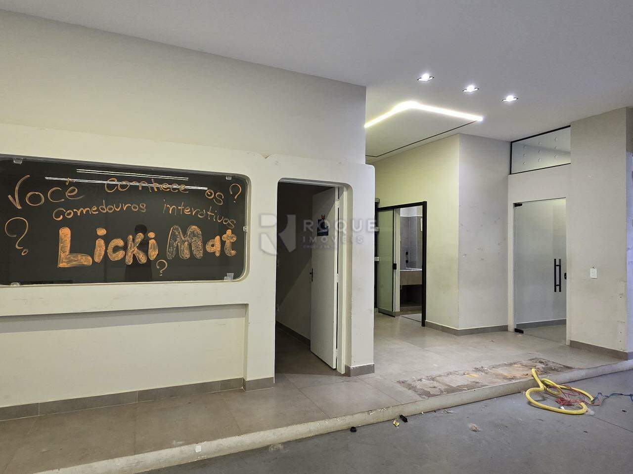 Barracão/Galpão para aluguel no bairro Vila São João: Hall Salas