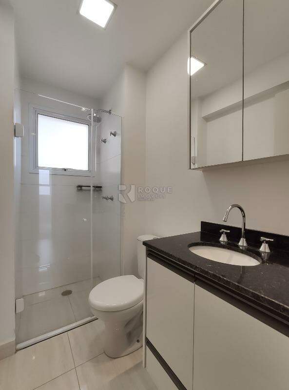 Apartamento para aluguel no bairro Vila Cristovam: WC suíte