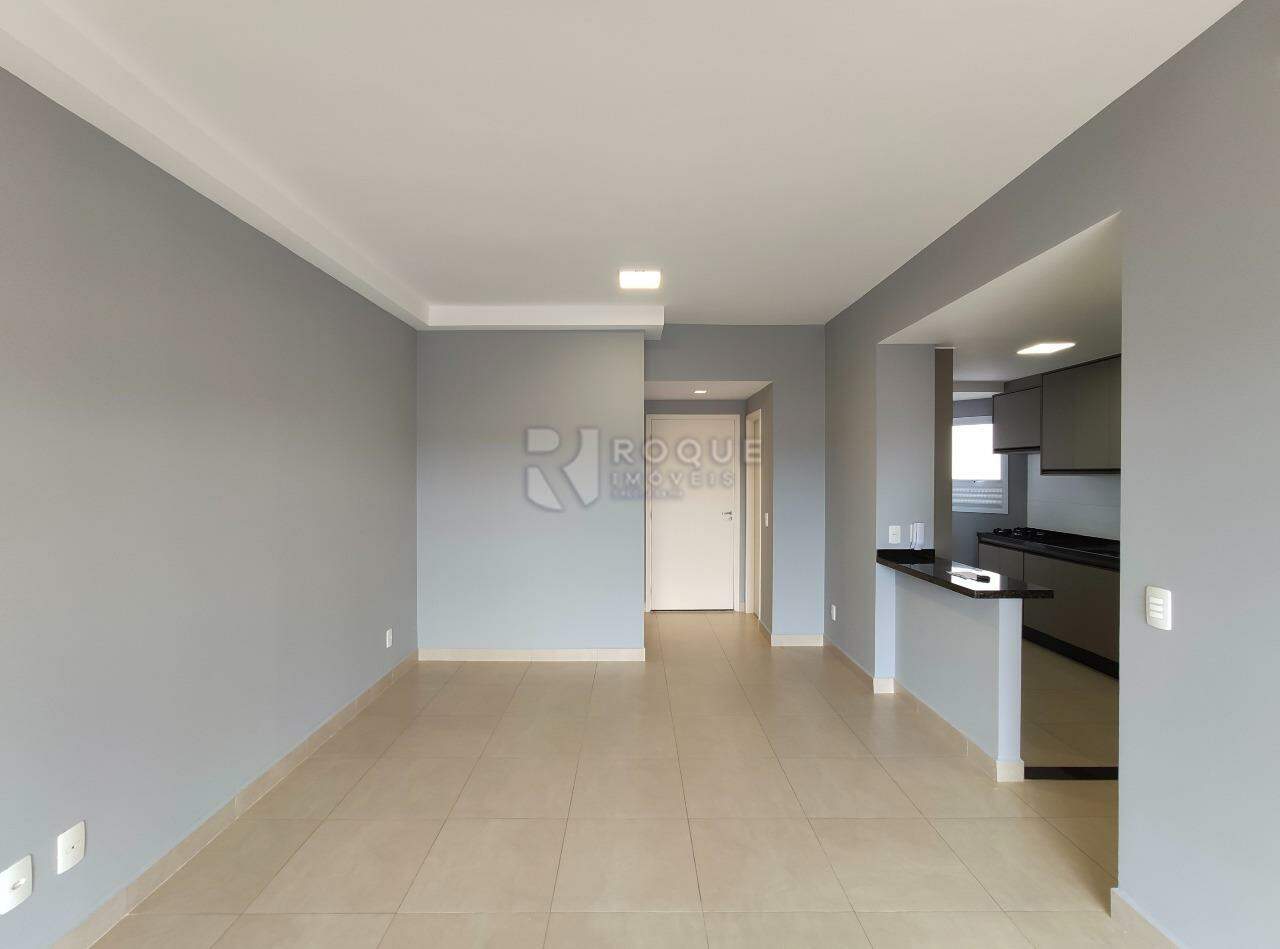 Apartamento para aluguel no bairro Vila Cristovam: Sala