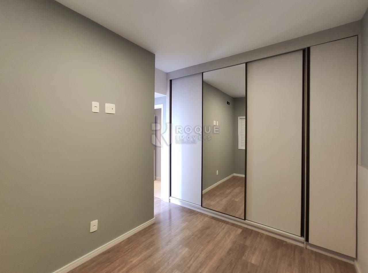 Apartamento para aluguel no bairro Vila Cristovam: Dormitório 2 suíte