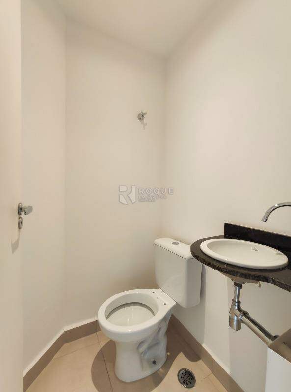 Apartamento para aluguel no bairro Vila Cristovam: Lavabo