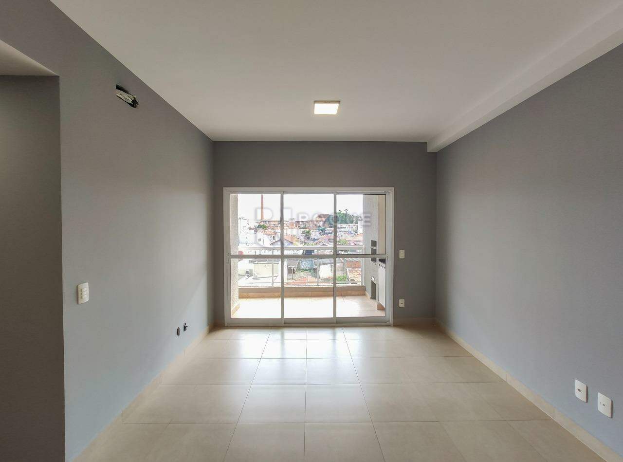 Apartamento para aluguel no bairro Vila Cristovam: Sala 