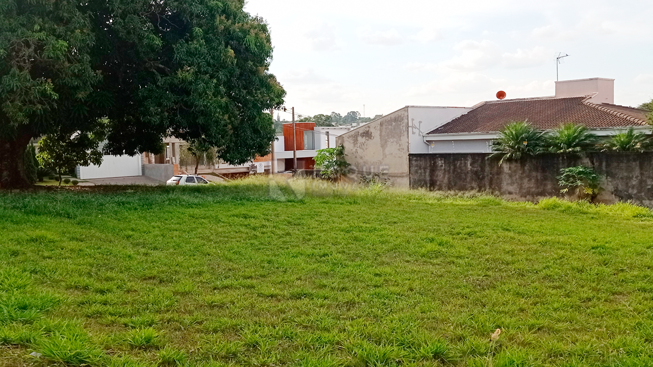 Terreno em condomínio à venda no bairro Portal de São Clemente: 