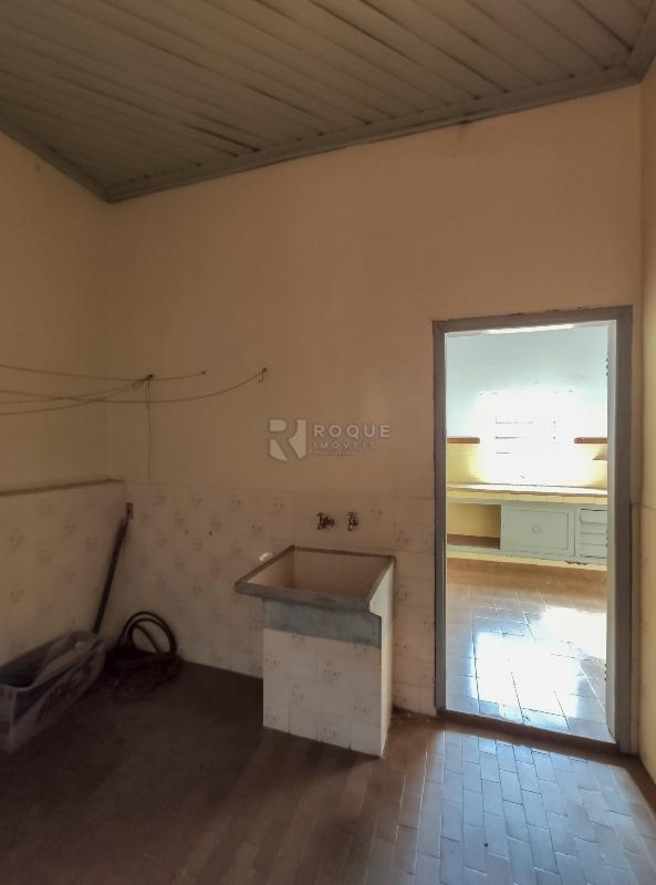 Casa Comercial para aluguel no bairro Centro: Área de serviço 