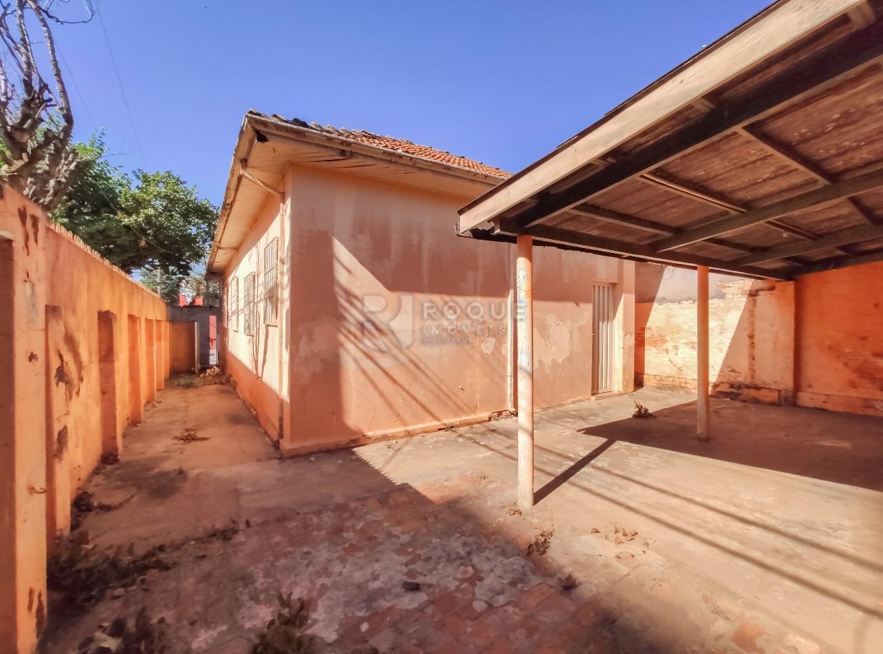 Casa Comercial para aluguel no bairro Centro: Fundo 