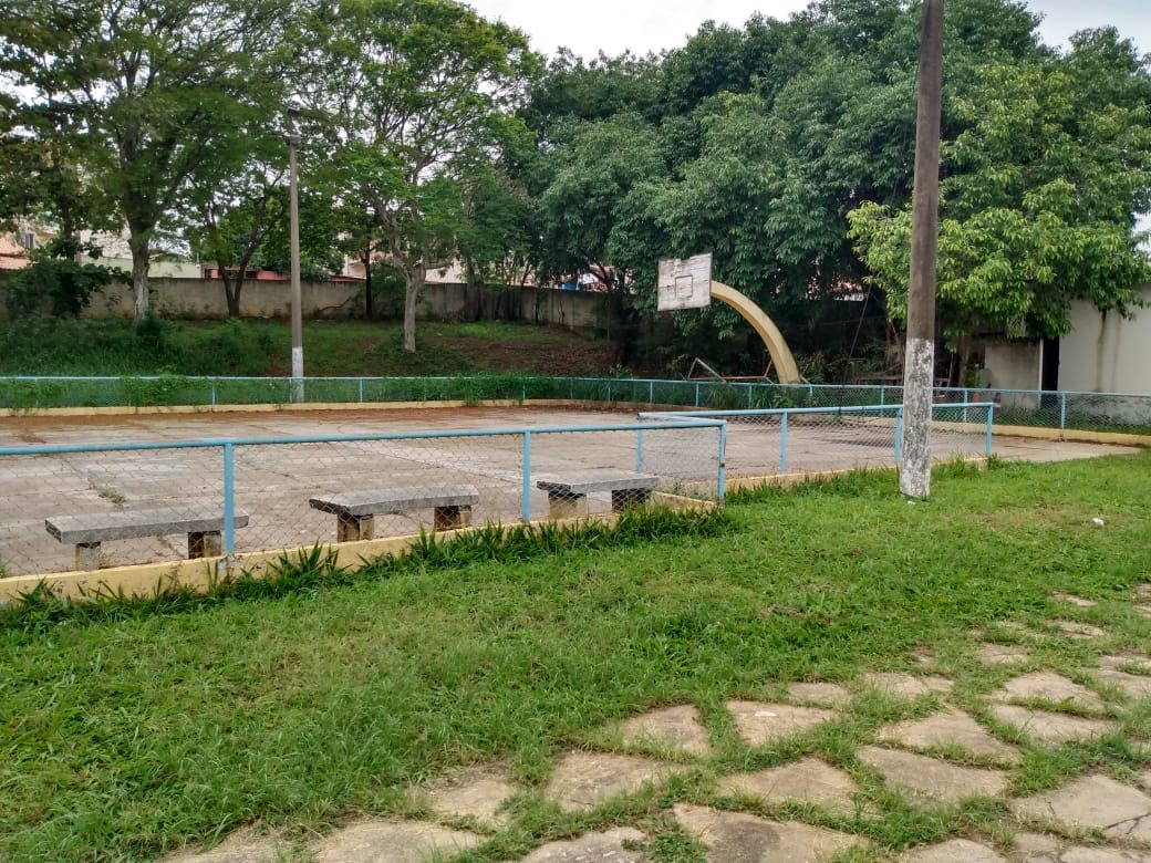 Área à venda no bairro Vila Camargo: 