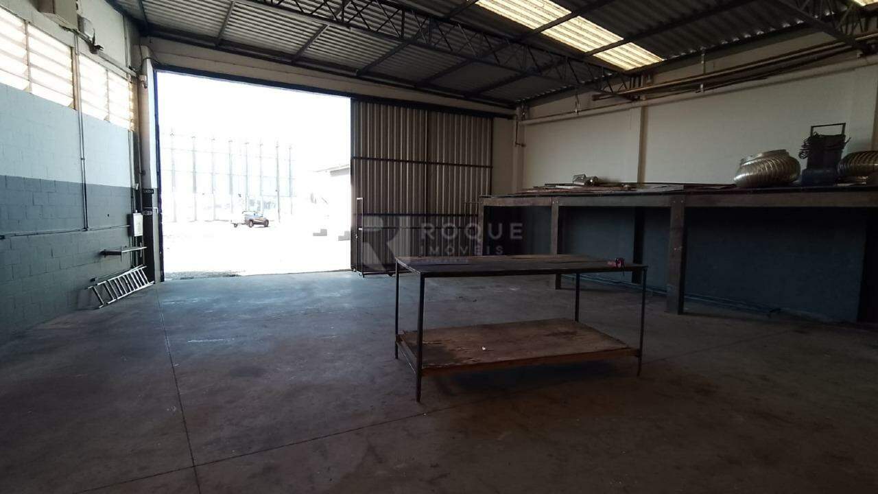 Barracão/Galpão para aluguel no bairro Pereiras: 