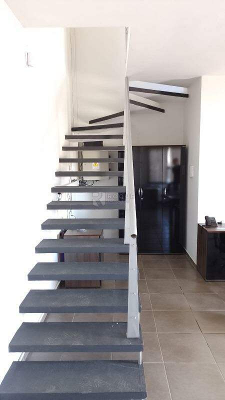 Barracão/Galpão para aluguel no bairro Pereiras: 