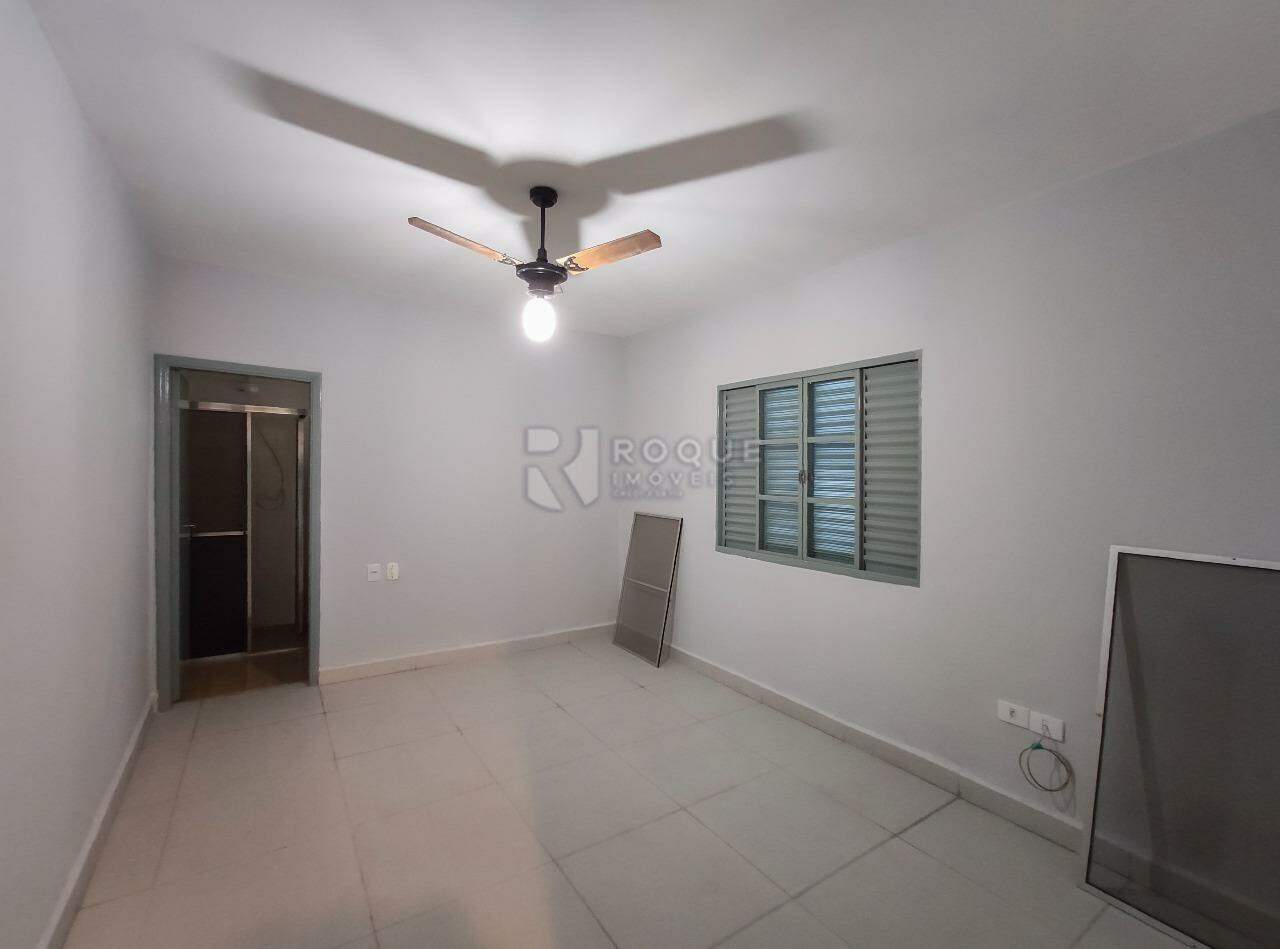 Casa Residencial para aluguel no bairro Chácaras Antonieta: Dormitório 3 suíte 