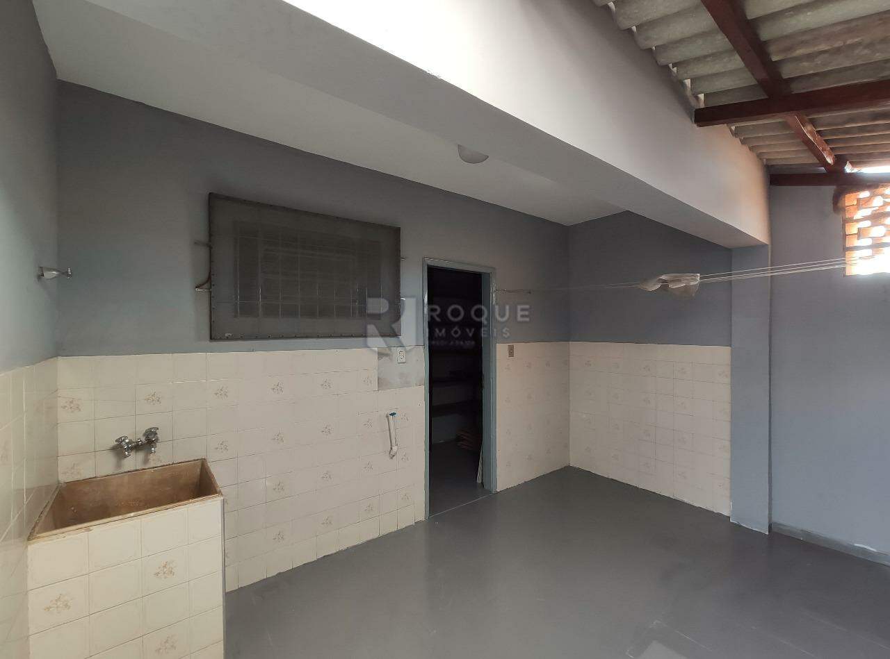 Casa Residencial para aluguel no bairro Chácaras Antonieta: Área de serviço 2 fundo