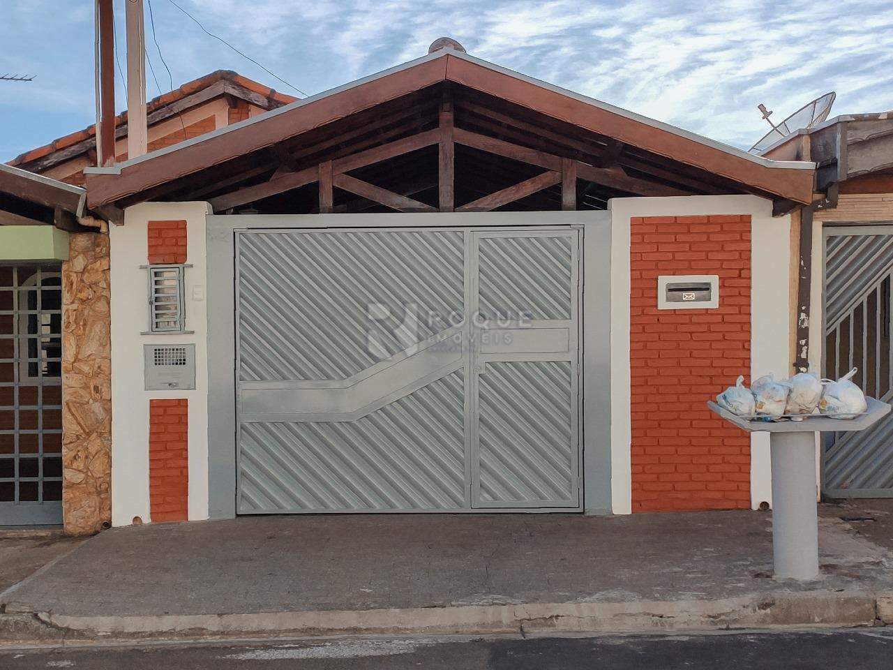 Casa Residencial para aluguel no bairro Chácaras Antonieta: Fachada 
