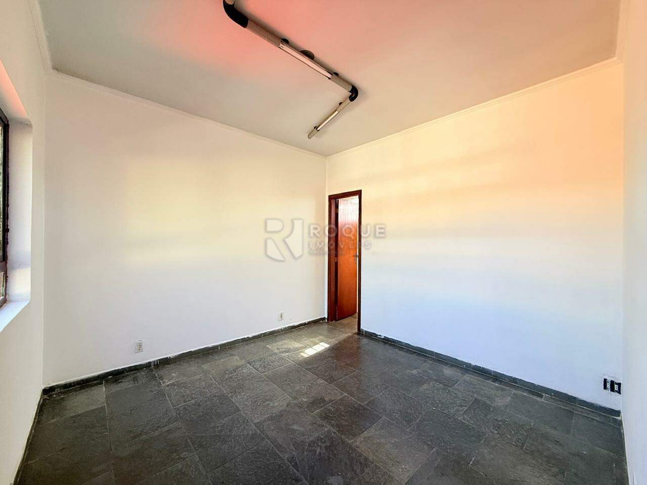Barracão/Galpão para aluguel no bairro Jardim Adélia Cavicchia Grotta: Sala 02