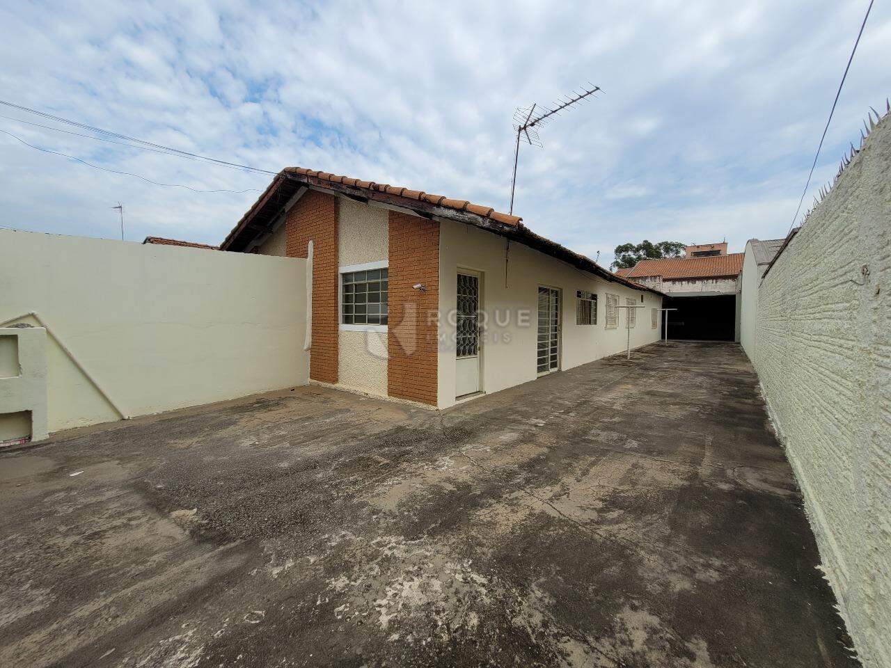 Casa Residencial para aluguel no bairro Gleba Beatriz: Garagem