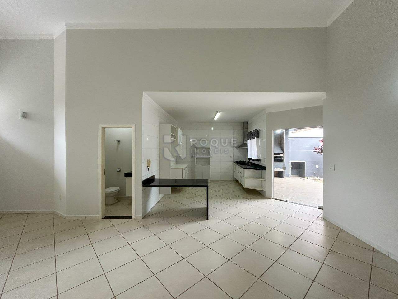 Casa em condomínio para aluguel no bairro Parque Residencial Roland: Sala