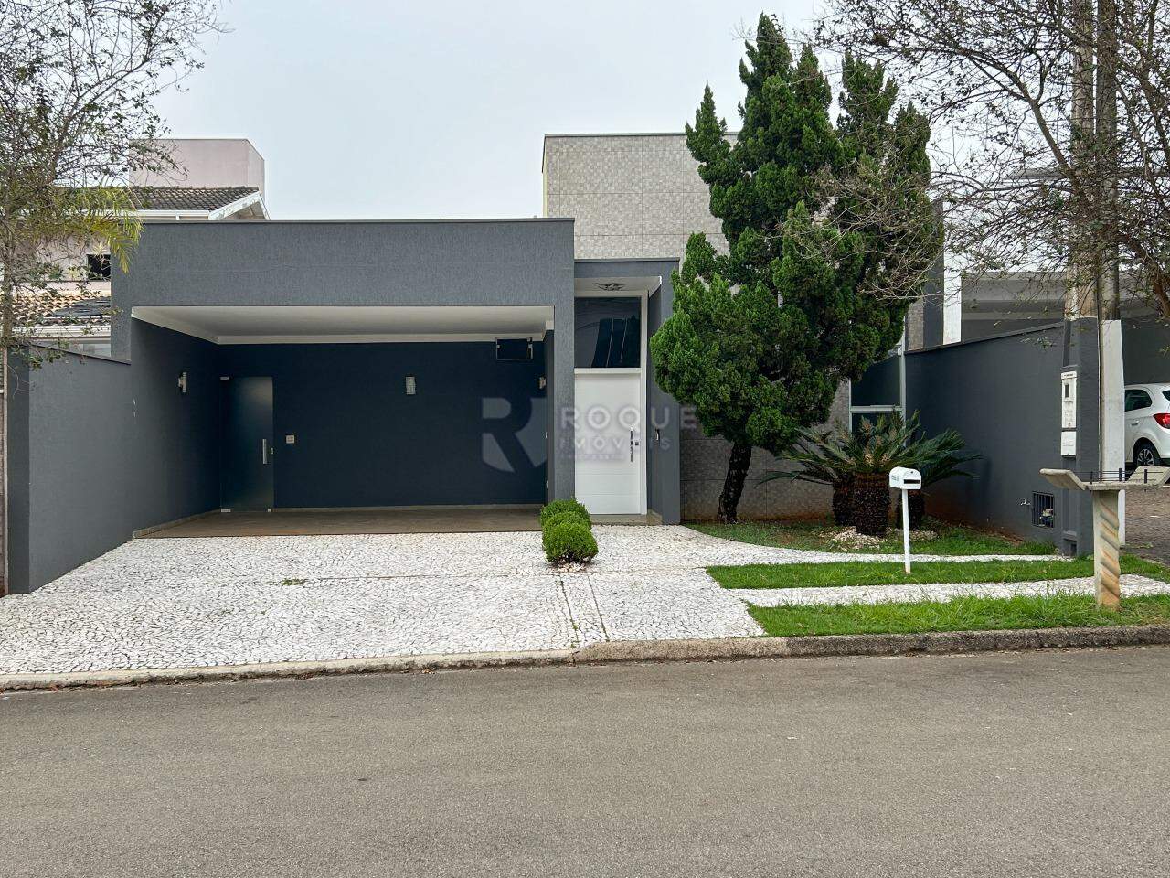 Casa em condomínio para aluguel no bairro Parque Residencial Roland: Fachada 