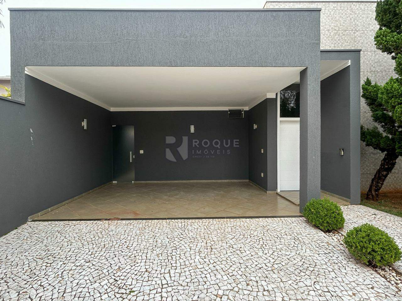 Casa em condomínio para aluguel no bairro Parque Residencial Roland: Garagem