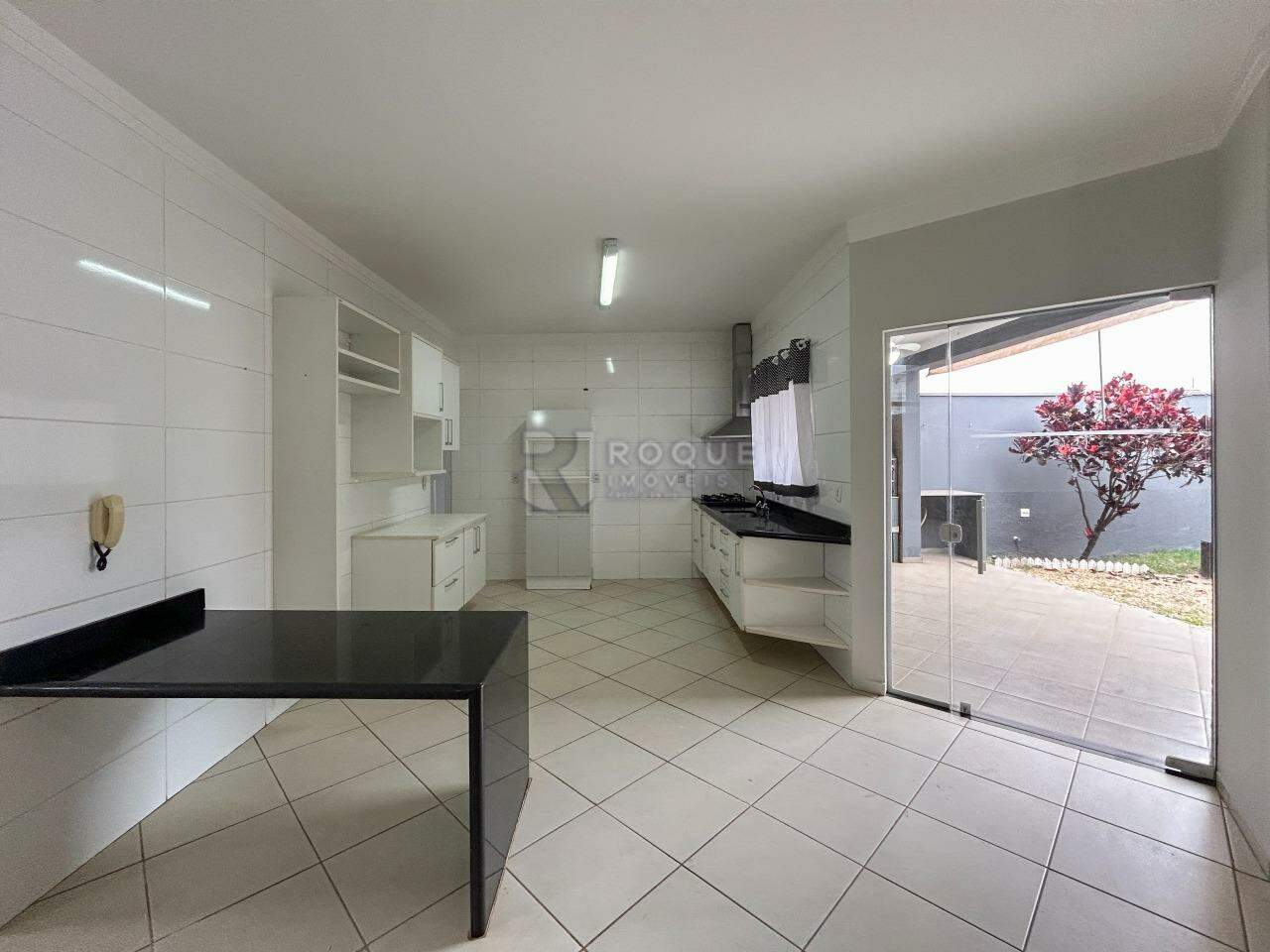 Casa em condomínio para aluguel no bairro Parque Residencial Roland: Cozinha 