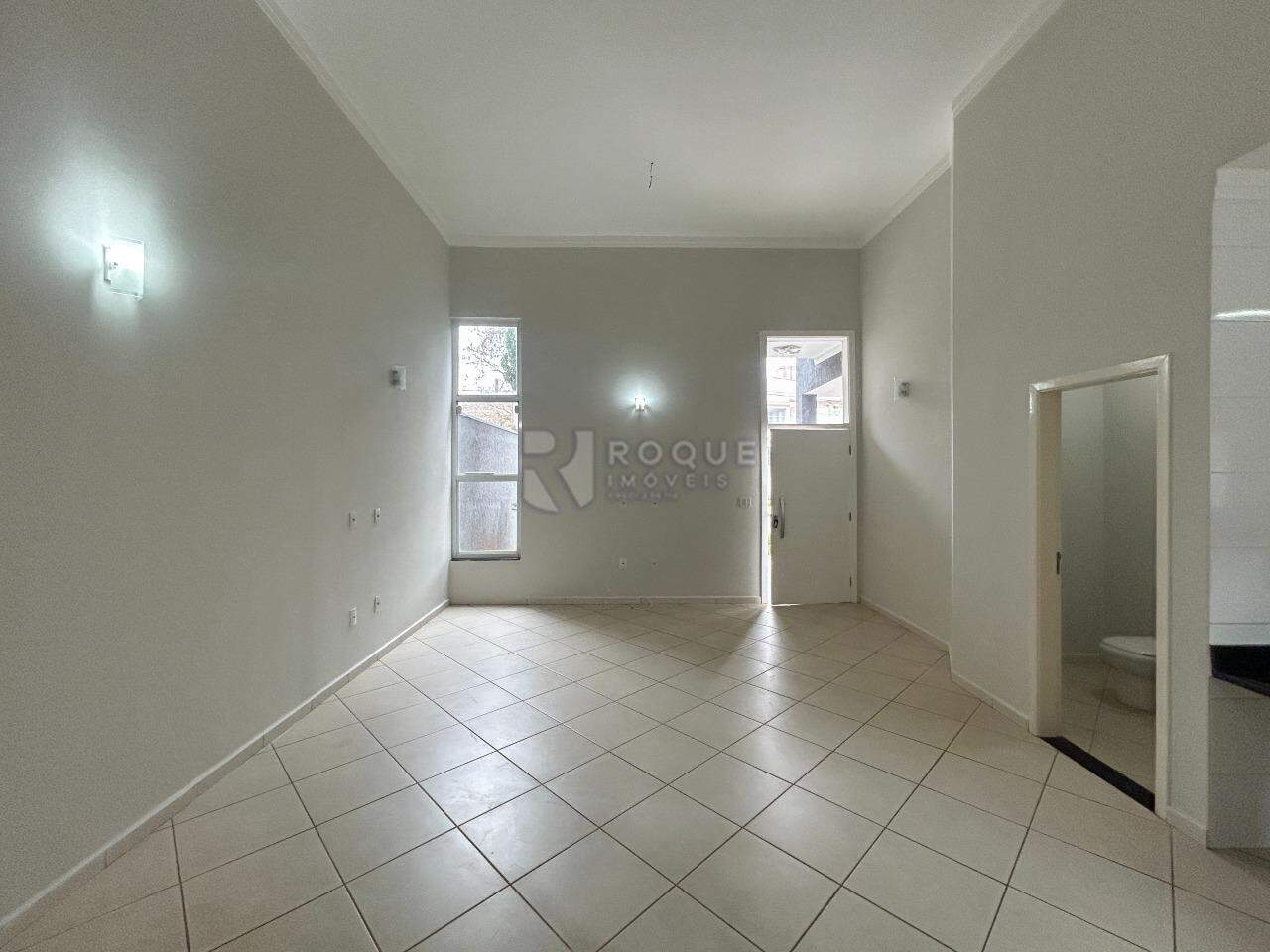 Casa em condomínio para aluguel no bairro Parque Residencial Roland: Sala