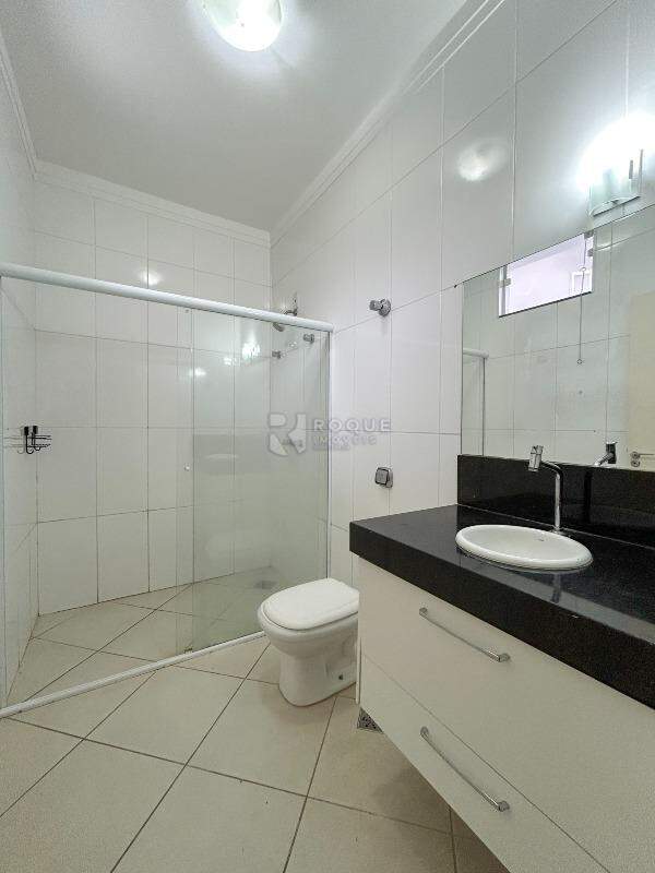 Casa em condomínio para aluguel no bairro Parque Residencial Roland: WC Suíte 3