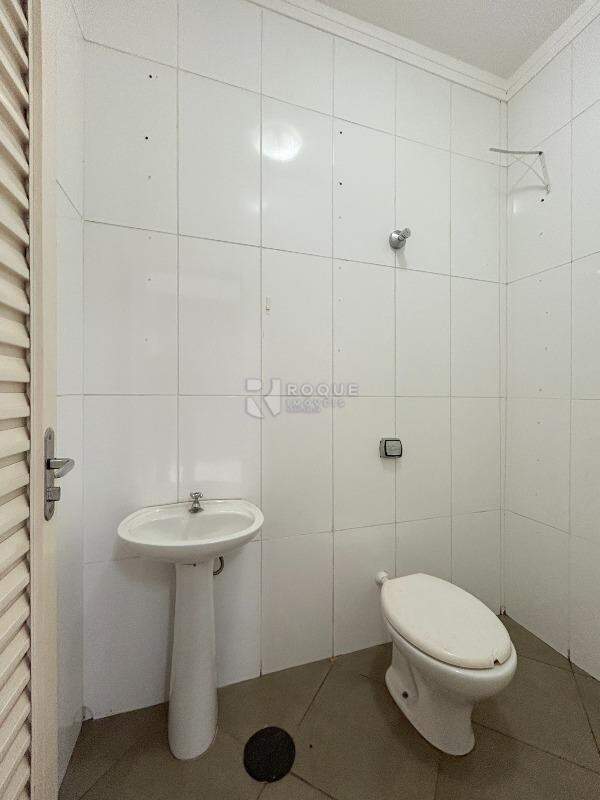 Casa em condomínio para aluguel no bairro Parque Residencial Roland: WC social externo 