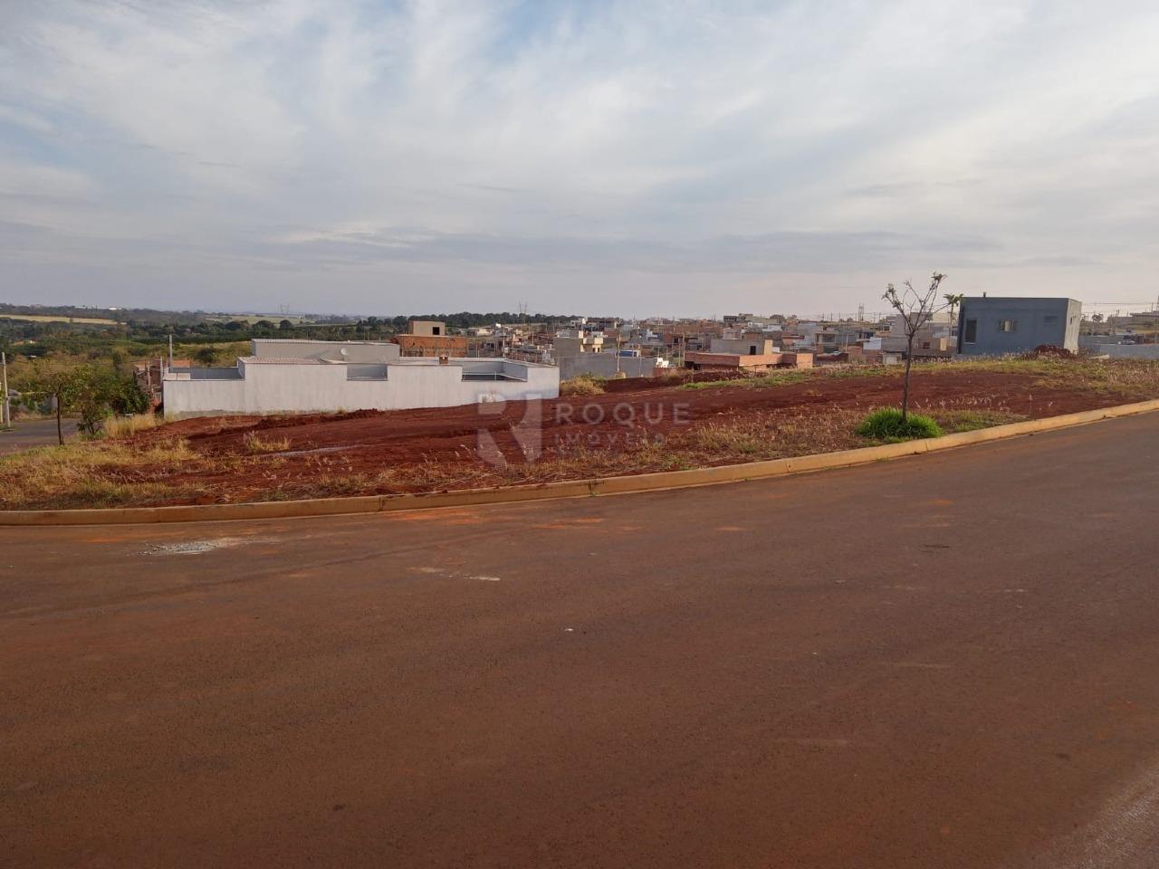 Terreno à venda no bairro Residencial Colinas do Engenho I: 