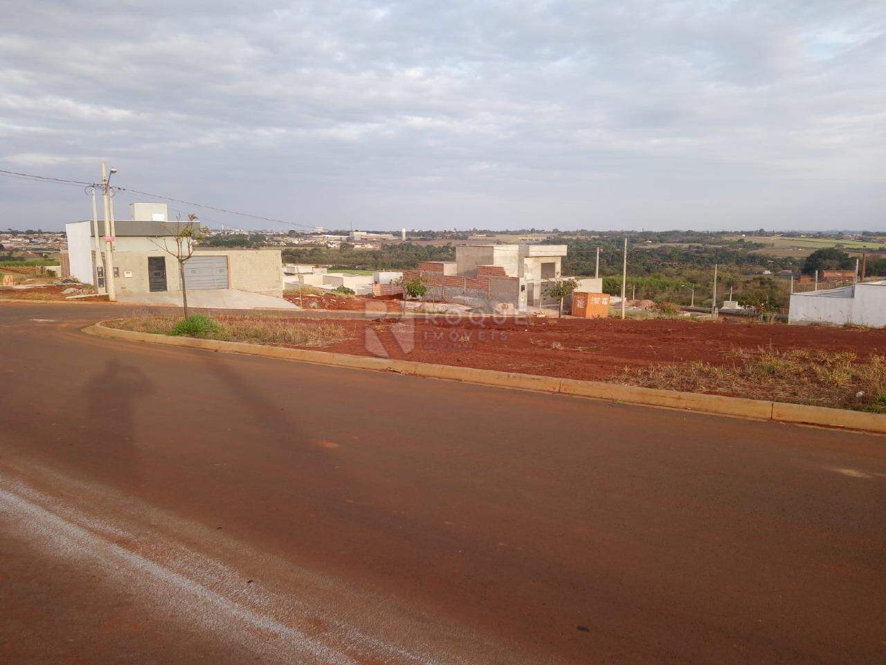 Terreno à venda no bairro Residencial Colinas do Engenho I: 