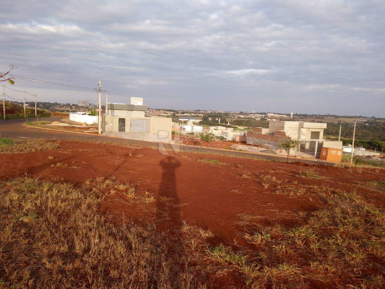 Terreno à venda no bairro Residencial Colinas do Engenho I: 