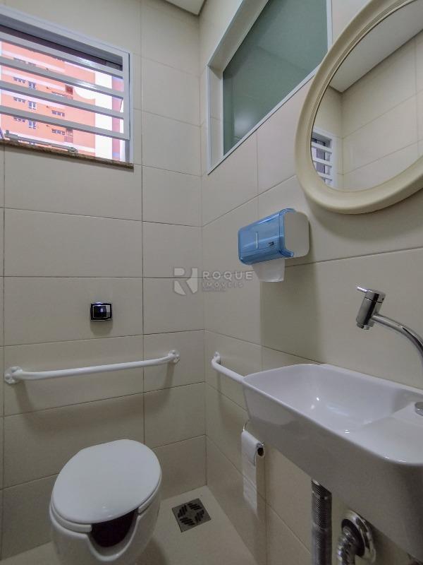 Salas/Conjuntos para aluguel no bairro Centro: WC 2