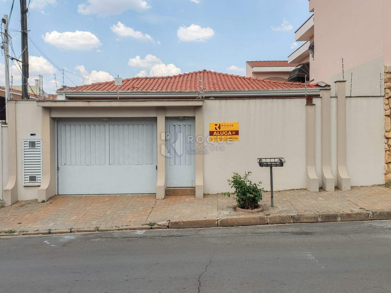 Casa Residencial para aluguel no bairro Vila Claudia: Fachada
