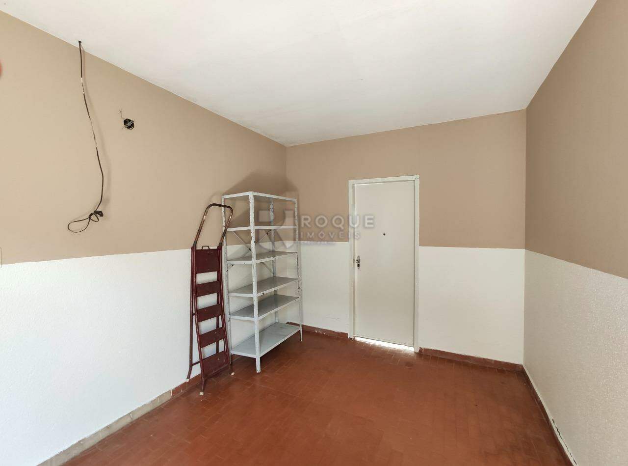 Casa Residencial para aluguel no bairro Vila Claudia: Dormitório suíte fundo